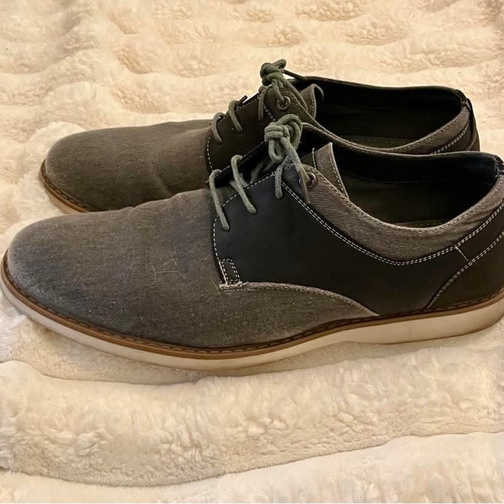 Men's Gray and Black Casual Shoes